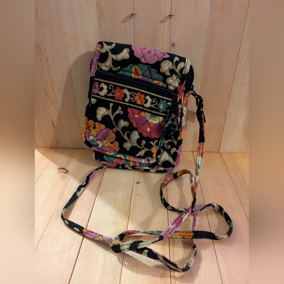 Vera Bradley Floral Crossbody Bag Wallet Size 8x6 Pre-owned - Picture 1 of 1